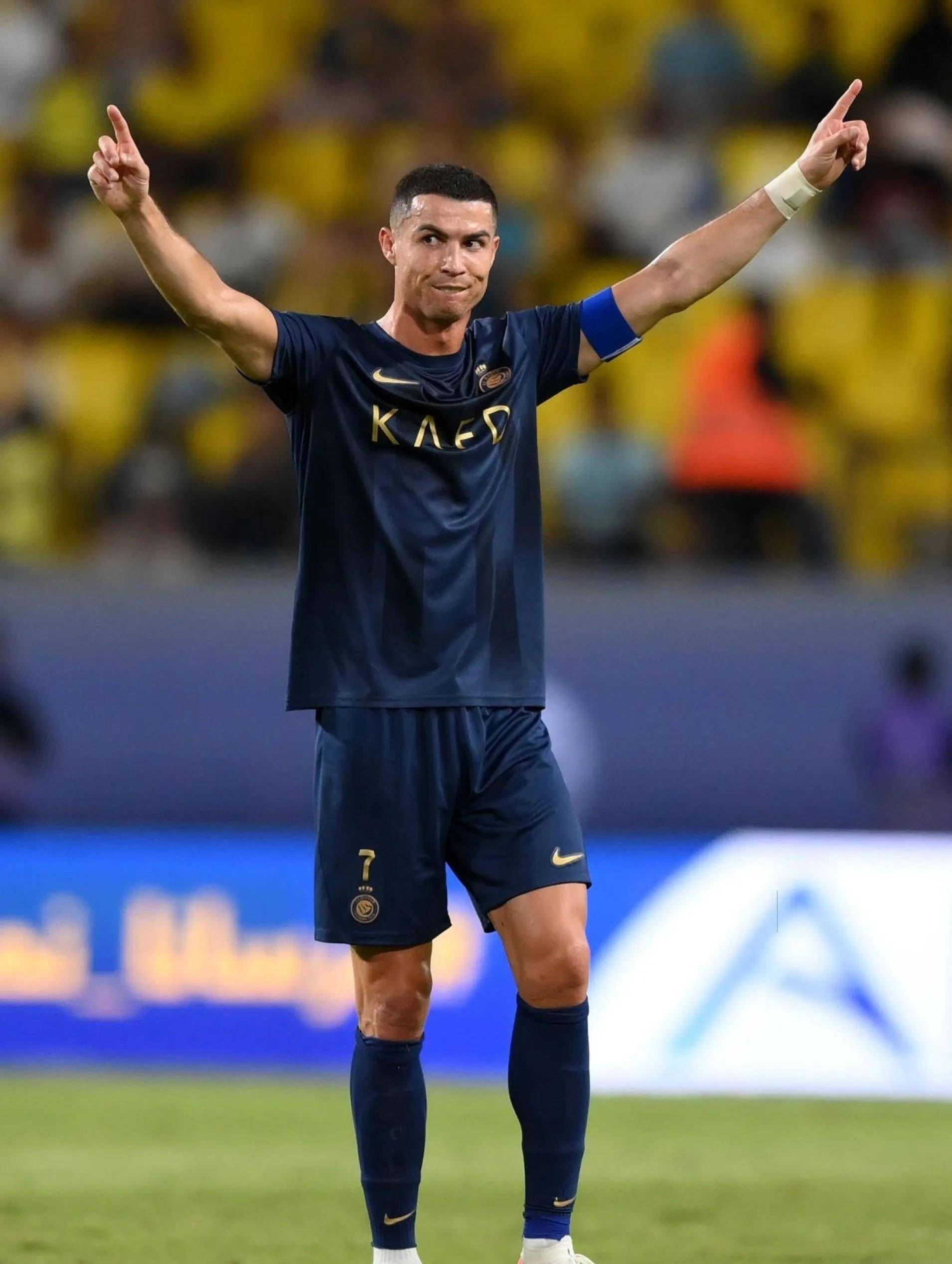 有什么问题让你给我 Team WE Ertahan？圣枪哥狼妈无限骑乘在 Anyone's Legend 上，并且握有三场比赛积分