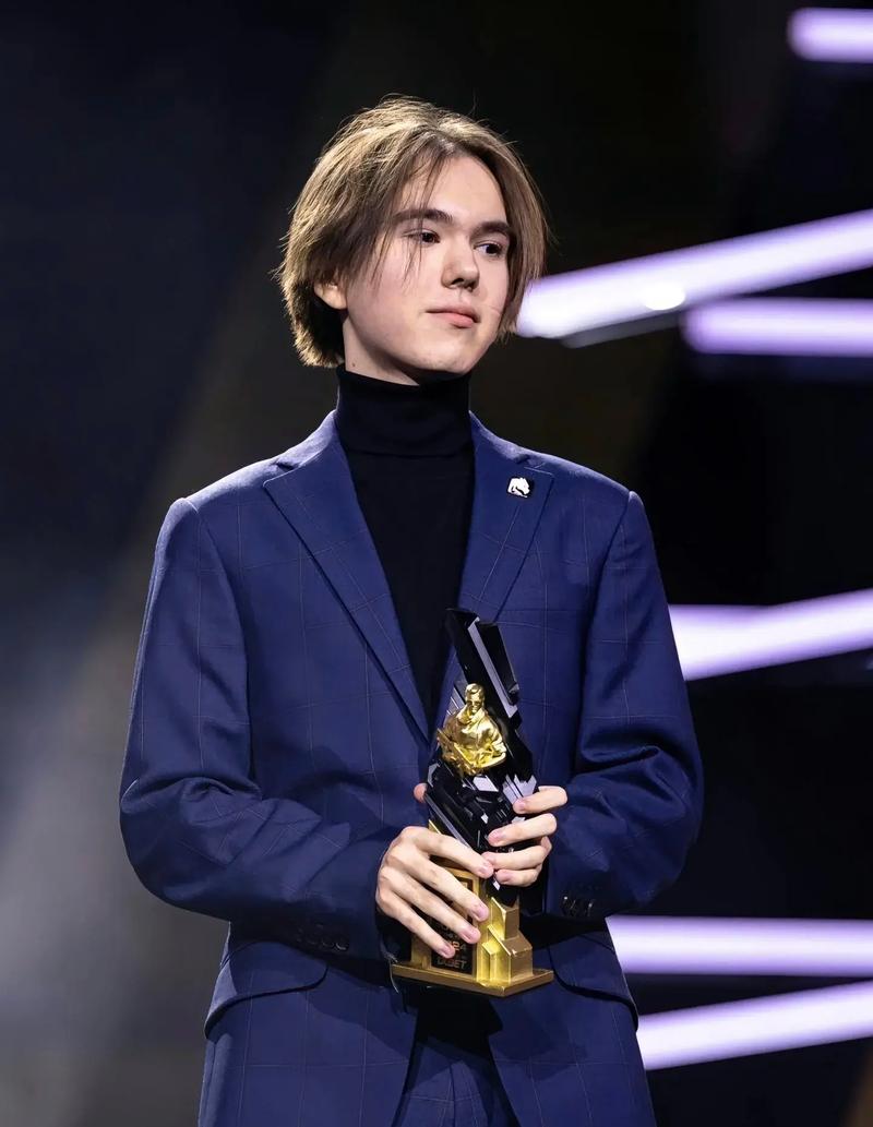 【前瞻】2025LPL春季赛 RNG vs RW，RW无力抵抗或将被横扫