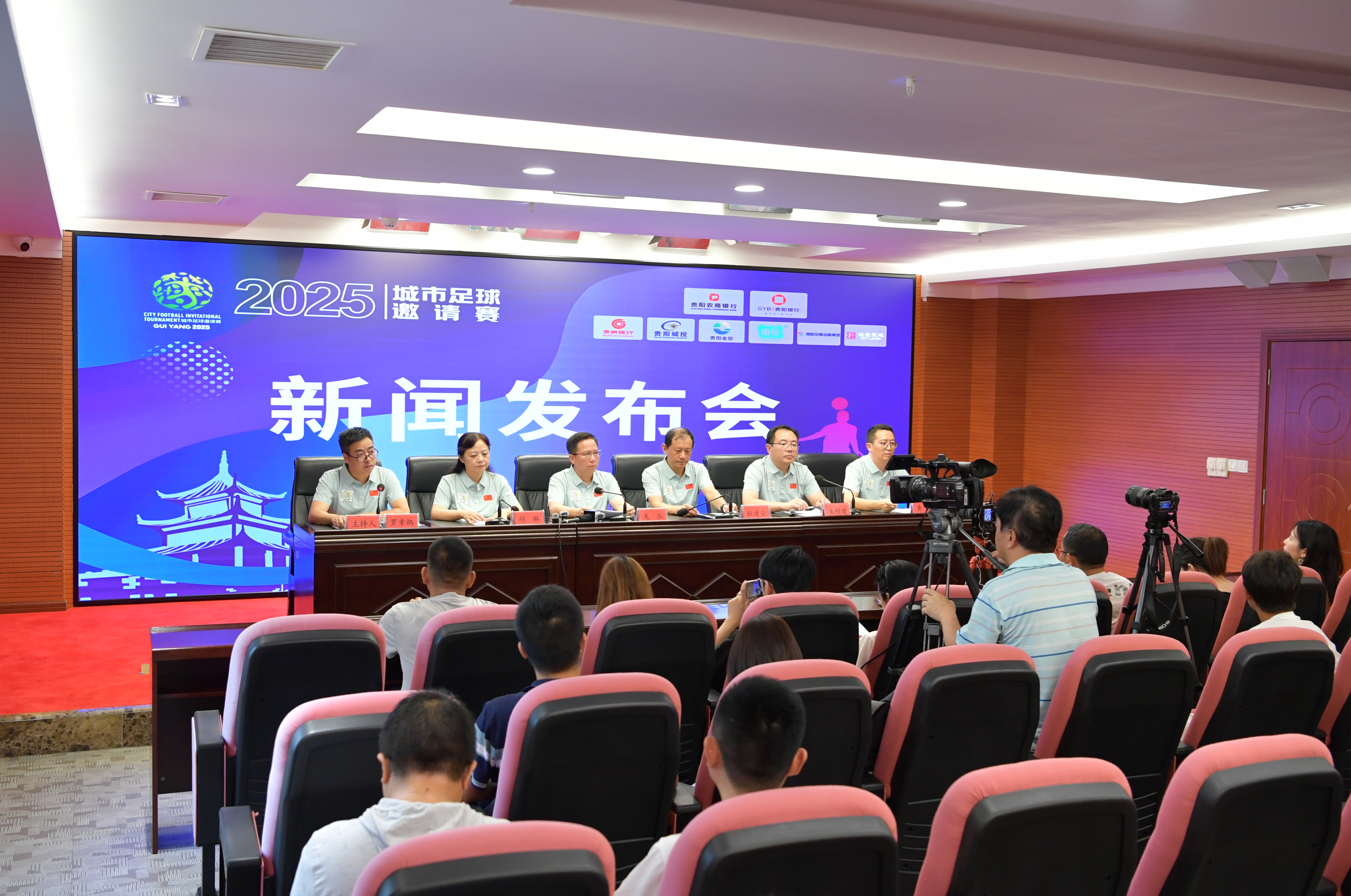 RNG赛后胜者群访：妮蔻是目前很强势的中单，队伍尚未找到解法